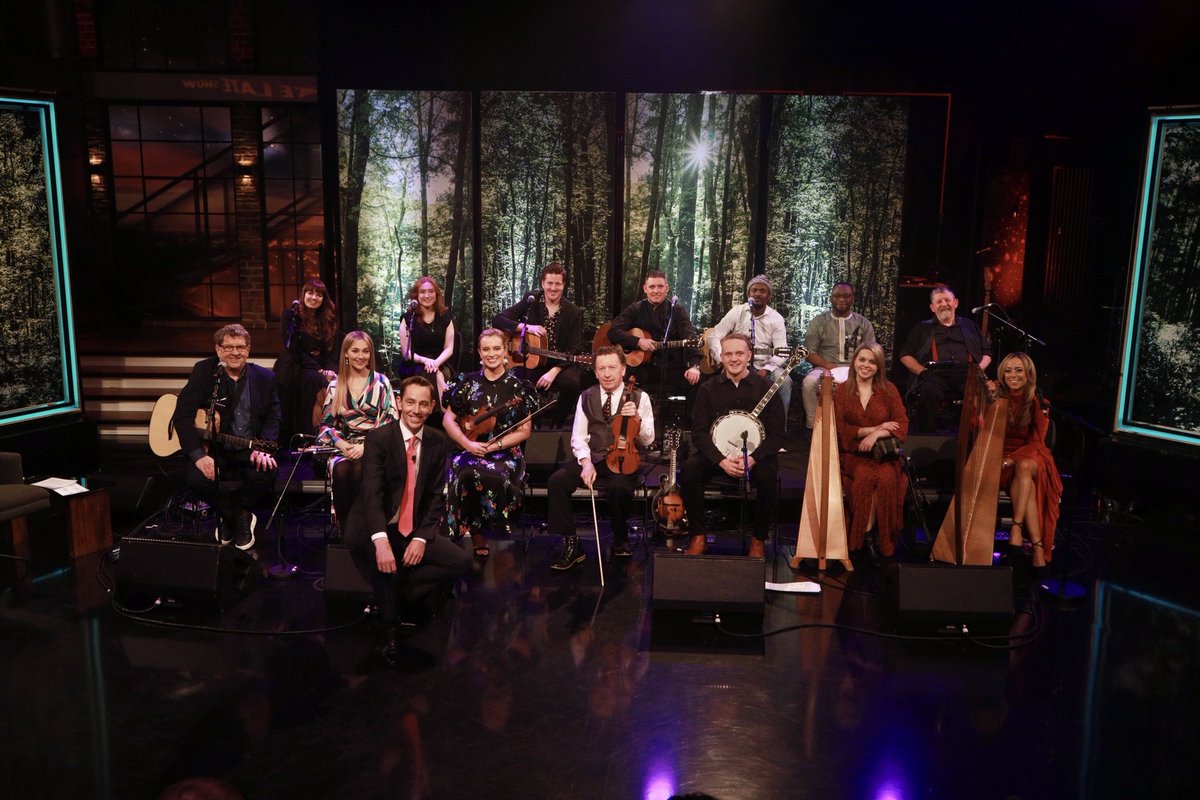 All set! #LateLateShow at 9:30 over on RTÉ One, don't miss it 🪕