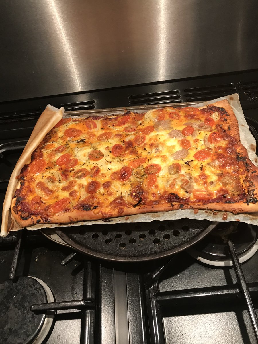 mcshamrock's tweet photo. #FootLongFriday 🍕👨🏻‍🍳 https://t.co/e8V4Qw9TYx