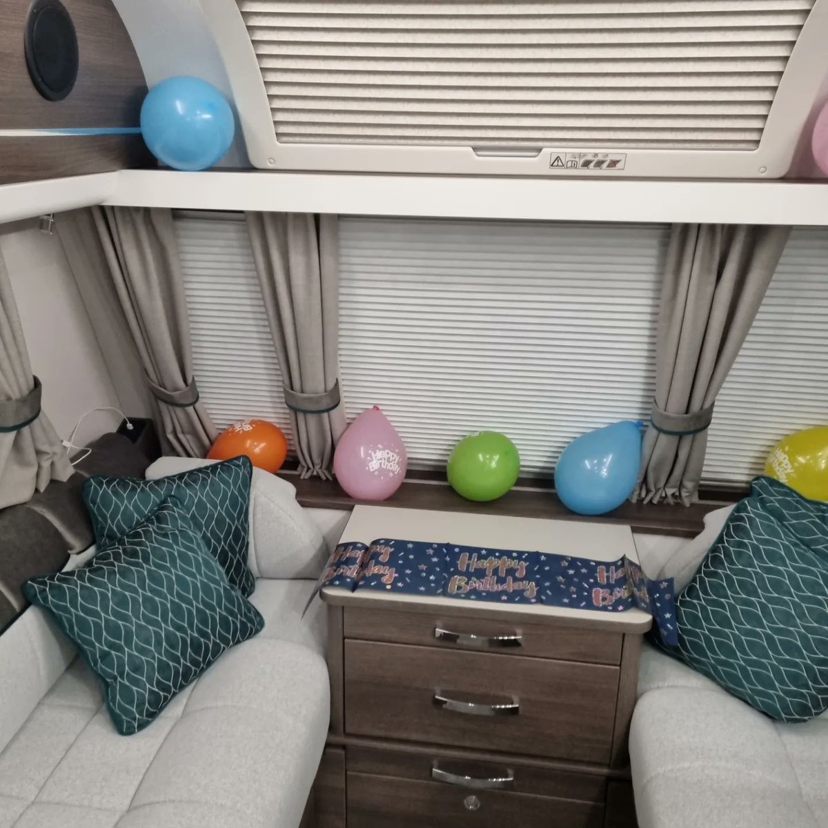 mr_jk19's tweet photo. Well what a week! Now for the weekend and birthday celebrations for @mikeknowlsey celebrating in the new caravan @twogotowing 

#weekend #endoftheweek #touringcaravan #elddis #affinity550 https://t.co/v2amYHIFSz