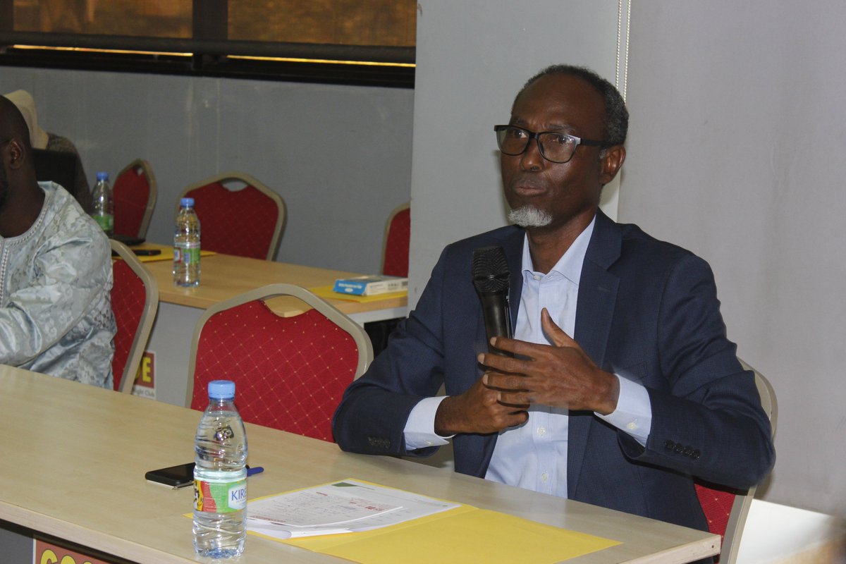 Ce travail d’échanges et de partage d’expériences ouvert aux parties prenantes (acteurs communautaires, institutionnels, OSC,...) avait pour but de mettre en lumière les stratégies de résilience des populations, les réponses psychosociales 

#gouvernance #Covid19sn