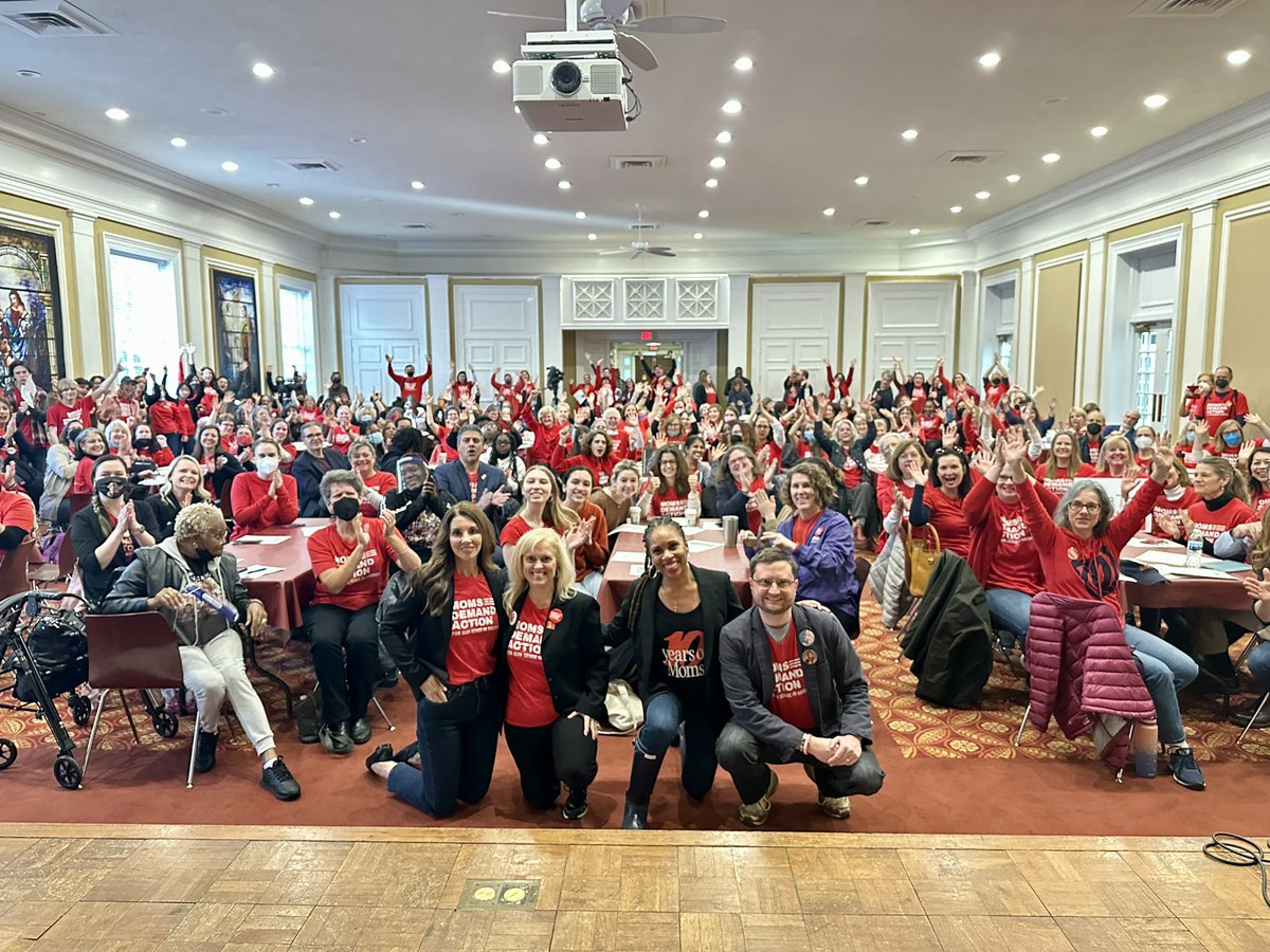 It was an honor to join @JennMcClellanVA, @FerrellZabala and over 250 Virginia @MomsDemand and @StudentsDemand volunteers at our Advocacy Day in Virginia to advocate for gun safety measures to be passed during this upcoming session. #valeg
