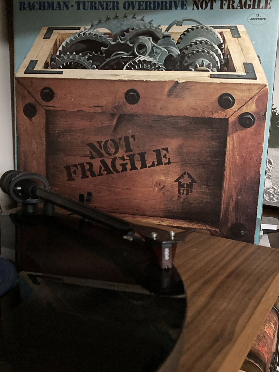 mdelgado_luis's tweet photo. Condolencias para @RandysVinylTap  por el fallecimiento de su hermano Rob Bachman, baterista de los poderosos Bachman Turner Overdrive. En #Notfragile su pegada engrandece una irresistible colección de himnos de carretera. https://t.co/5ZmHRPo1C0