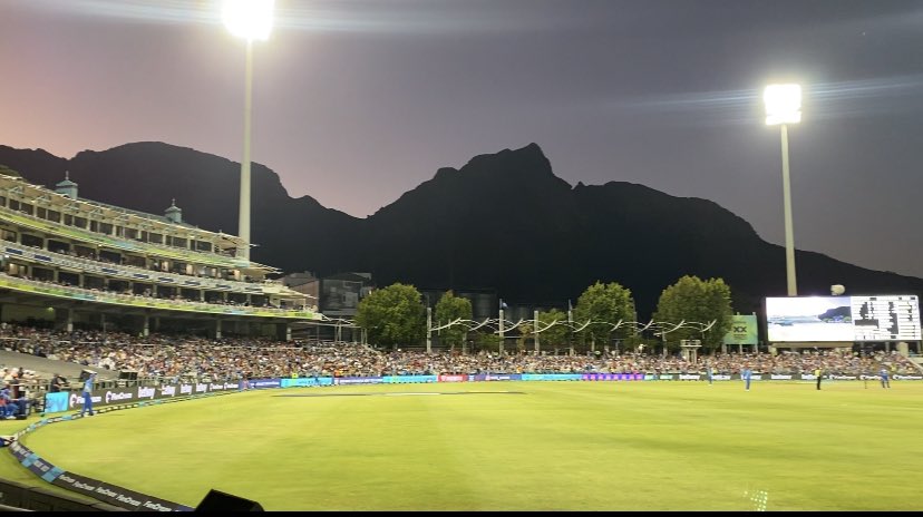 Anchoring experience for any youngster &amp; memories to take with him on his sporting journey #SA20League #DurbansSuperGiants  <a href="/dwainep__29/">dwaine pretorius</a> thank you! Good to see you <a href="/JontyRhodes8/">Jonty Rhodes</a> 😁🙌