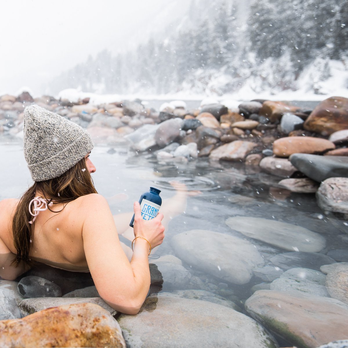 Soaking in the hot springs with the perfect companion 📍@astoriahotspringsandpark

#tetonvodka375 #reducereuserecycle #astoriahotsprings #jacksonholewyoming #jacksonhole #visitwyoming #explorewyoming #hotsprings #jacksonwyoming #explore #winterdestination #drinkresponsibly