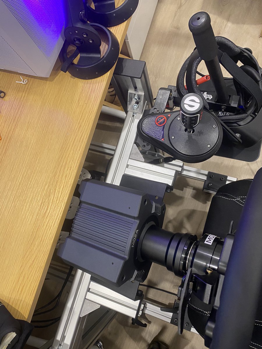 Ivantxe84's tweet image. Como creeis q es mejor colocar el perfil de 40x80 que sujeta el volante para mejor estabilidad y menos vibracion, como esta en la foto o en la ranura de atras? @Heikki360 @Digiprost @iroNBiN_Gaming @Stradi81 @saxogaming