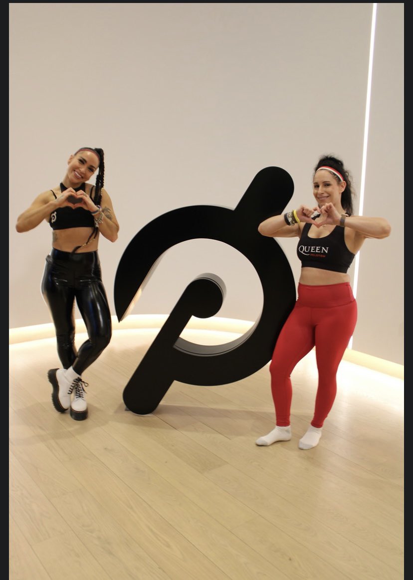 brookelaurin's tweet photo. Much 🫶🏻 to @RobinNYC for being such a big part of my @onepeloton journey to 2,600 rides (she’s the reason I took my first @onepeloton on 23rd Street) and HUGE ❤️ on the announcement of her second pregnancy! #onepeloton #sweatwithswagger https://t.co/6iqxZWgzsl