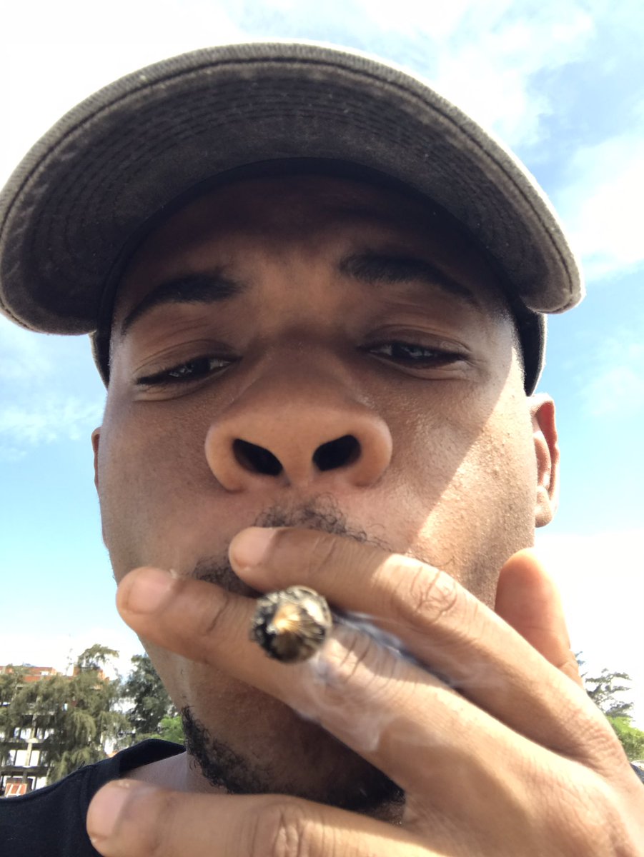 steybizzy's tweet photo. Acordei triste, fui à praia, fumei dois picas, dei um passeio, e voltei com a alma lavada https://t.co/bgyPdTUf5G