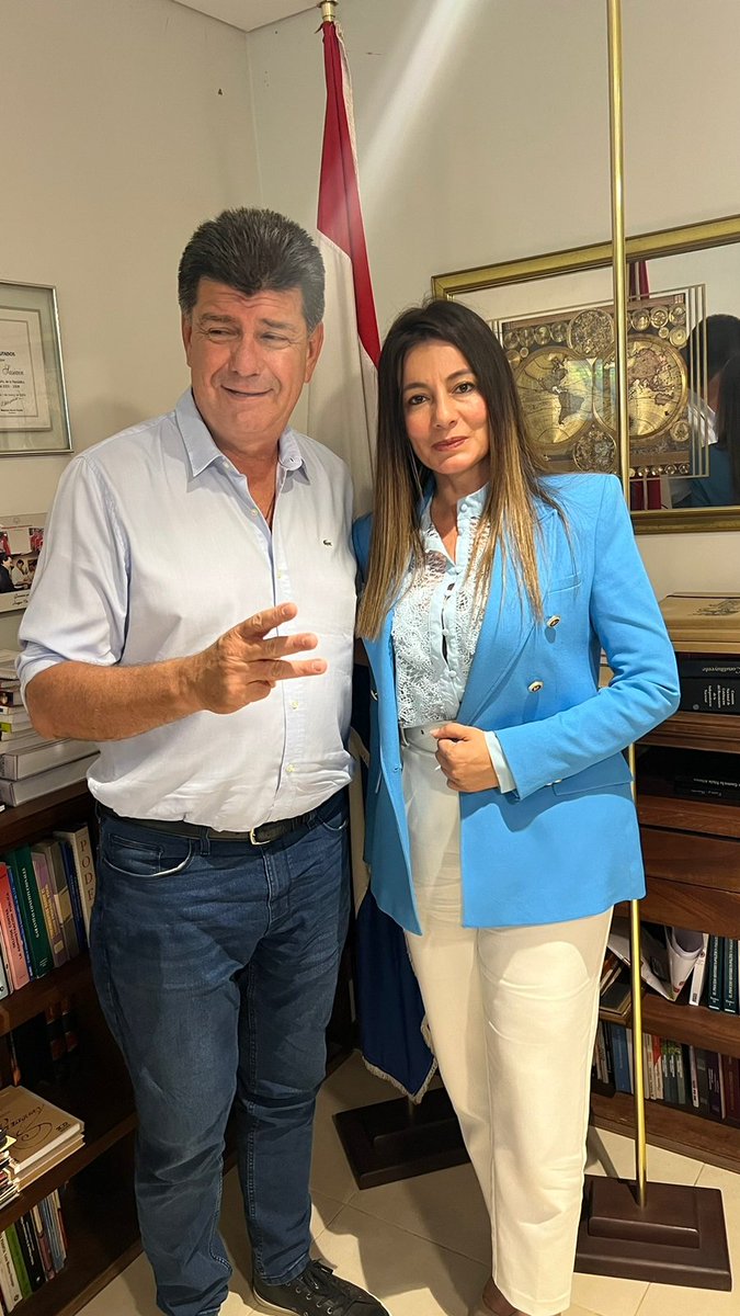 luzborjapy's tweet photo. Con el objetivo de lograr la alternancia en la República del Paraguay e iniciar el cambio total que necesitamos como Nación, nos reunimos con Efrain Alegre los integrantes del movimiento" Frente de la Victoria",encabezado por el gran líder Martin Burt. https://t.co/tNztwn0iRm