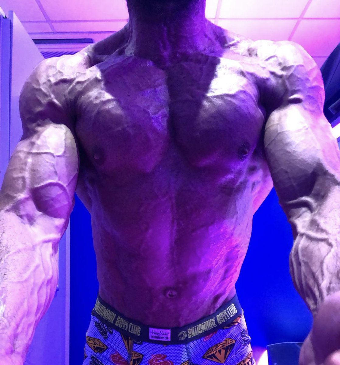 BenjaminYeezus's tweet image. When the time comes to go all in for the goal. 
Make it happen. 
#condition #sliced #papercutfromdeath