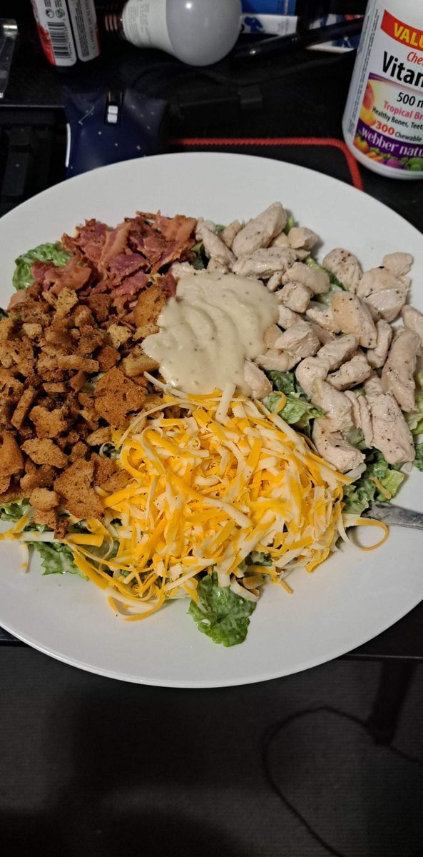 GSTPatch's tweet photo. @GordonRamsay what do you think of my friends salad? https://t.co/YavNuyc5xW