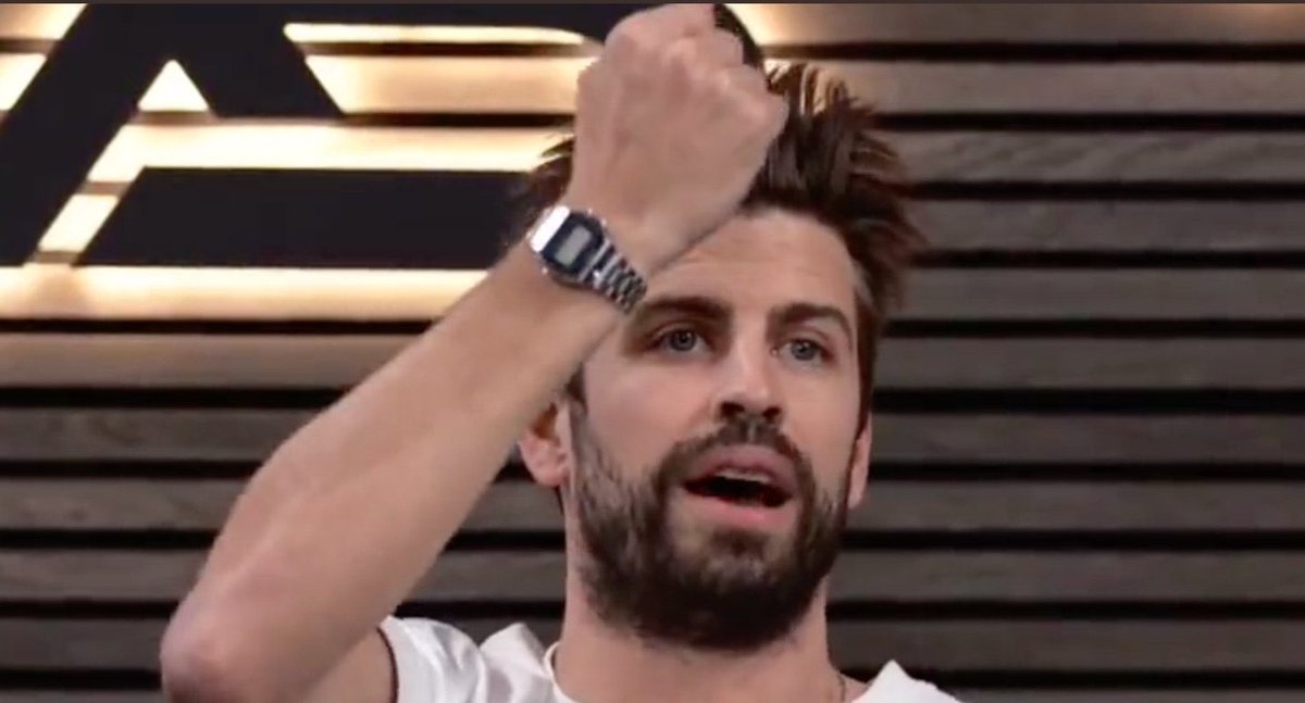 sergiopardo1919's tweet image. Piqué en directo con un Casio y antes del directo con otro reloj JAJAJAJAJA #Pique #casio