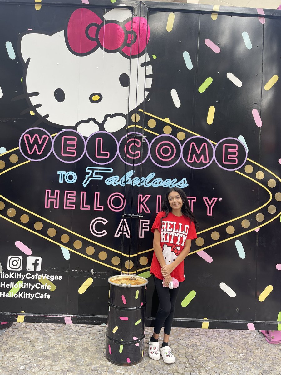 sarahsmiles2105's tweet image. This smile will ALWAYS be priceless! 🥰 #HelloKittyLover #HelloKittyCafe #VanenzyaAlayna #MommasGirl #MyPrincess