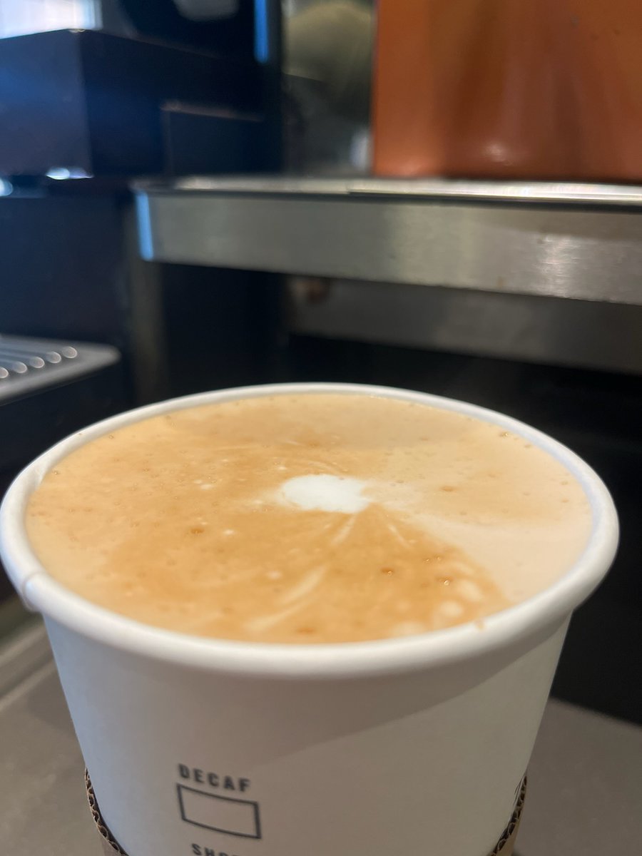 tsandg8r's tweet photo. @gaetormom Here's a tall one for ya this afternoon.
#FlatWhiteFriday https://t.co/A7gRQwRalv