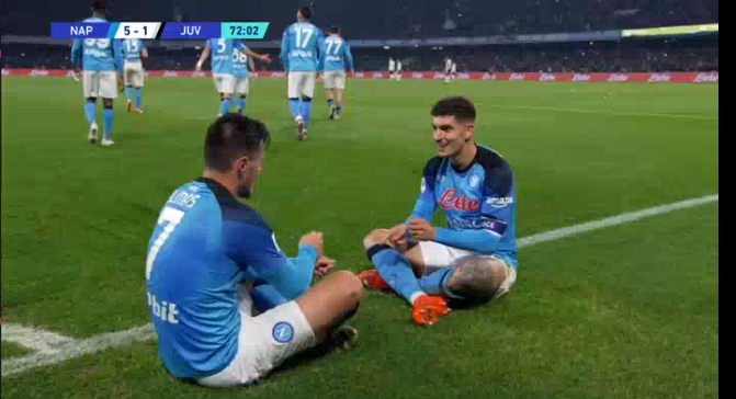Napoli_Brasil's tweet photo. Truco? 😂💙

#ForzaNapoliSempre https://t.co/1G8GzGF3VA