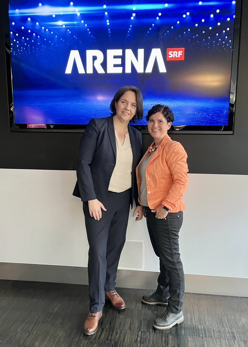 sbkasi's tweet image. Unsere Vertreterinnen sind bereit!💪

Claudia Soltermann, dipl. Expertin Notfallpflege und Yvonne Ribi, dipl. Pflegefachfrau und Geschäftsführerin des SBK auf dem Weg in die #SRFArena.

#Pflegenotstand
#Pflexit 
#Nursepower