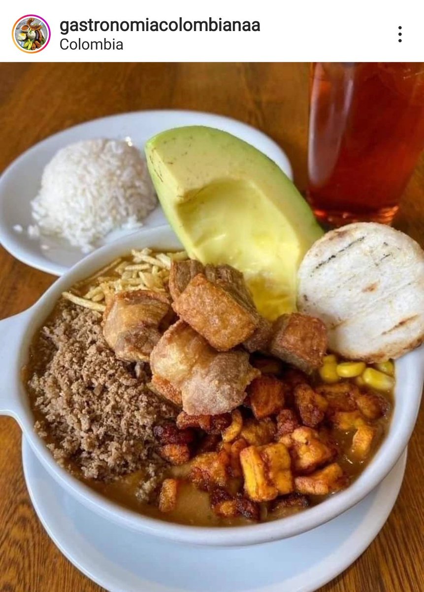 carojarasanta's tweet photo. ¿Cazuela de fríjoles o Bandeja paisa?

Porque nunca serán lo mismo https://t.co/lfkHZ42A7V