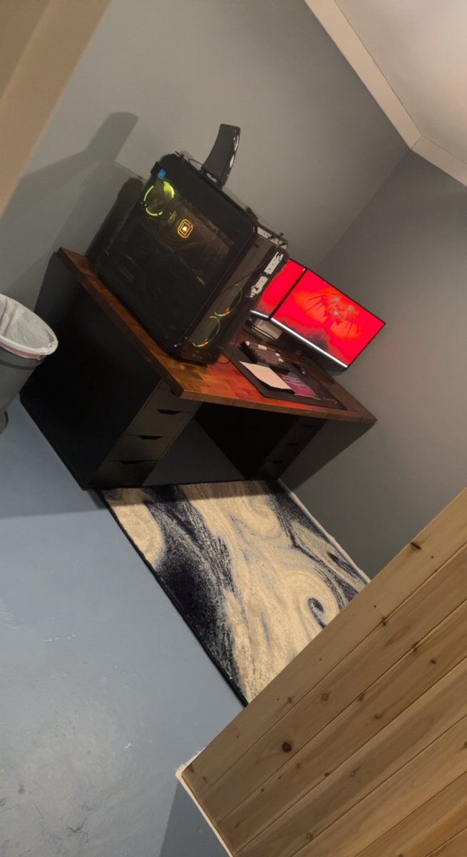 _Loganwil_'s tweet photo. Just moved the setup into the new room, still unfinished due to lack of funds but loving everything about the new space. Came across my #DivisionShots photo book and was overjoyed by the memories from the great @baundiesel โค๏ธโค๏ธ https://t.co/8CBTGceCoJ