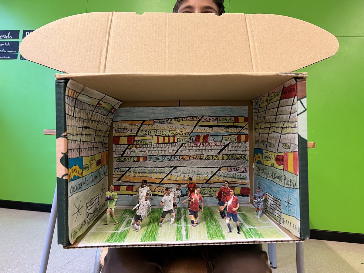 artiescola's tweet photo. 🗣️Obrim els “Mini Móns” creats dins capses. Hi trobem escenes que connecten amb l’imaginari dels infants. Els resultats són sorprenents🔥Farem una exposició a l’escola i convidarem famílies i companys a obrir-les🫶🏾#Goula @JordiLafon #MontsitaRierola @macmataro #ArtiJoc #diorames https://t.co/D22GjEnUpQ