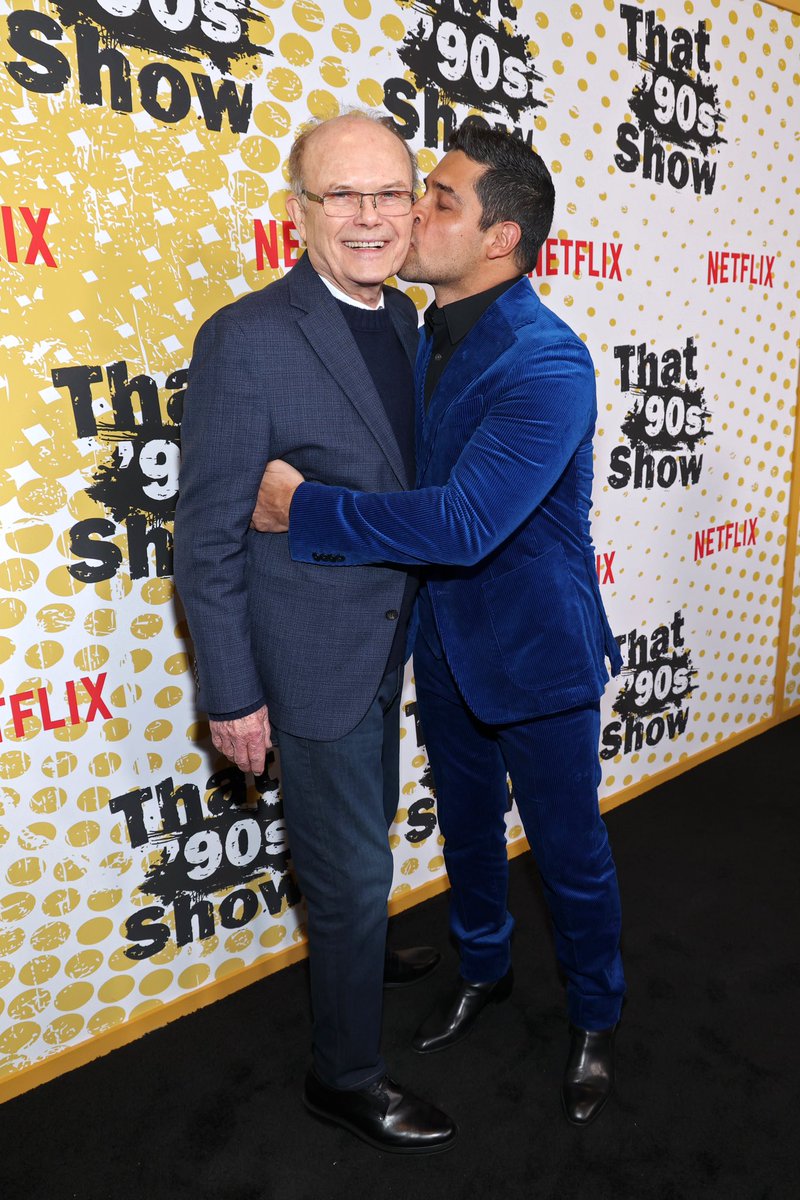 tahitismith's tweet photo. Fun night! #That90sShow premiere 🎉 https://t.co/o0tGCEolRY
