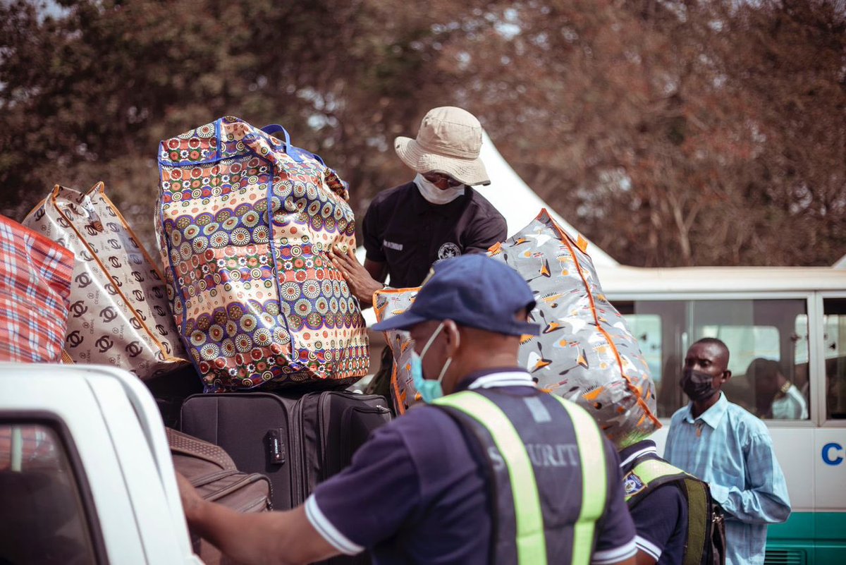 knust_src's tweet photo. For The Notice of #AllFreshers๐
SRC Executives will be in reflectors at vantage pointsโ Tech Junction, Parade Grounds,etc, to escort you to your respective halls and hostels on and off campus.
Safe travels and we canโt wait to welcome you! https://t.co/QIzVKIvh5T