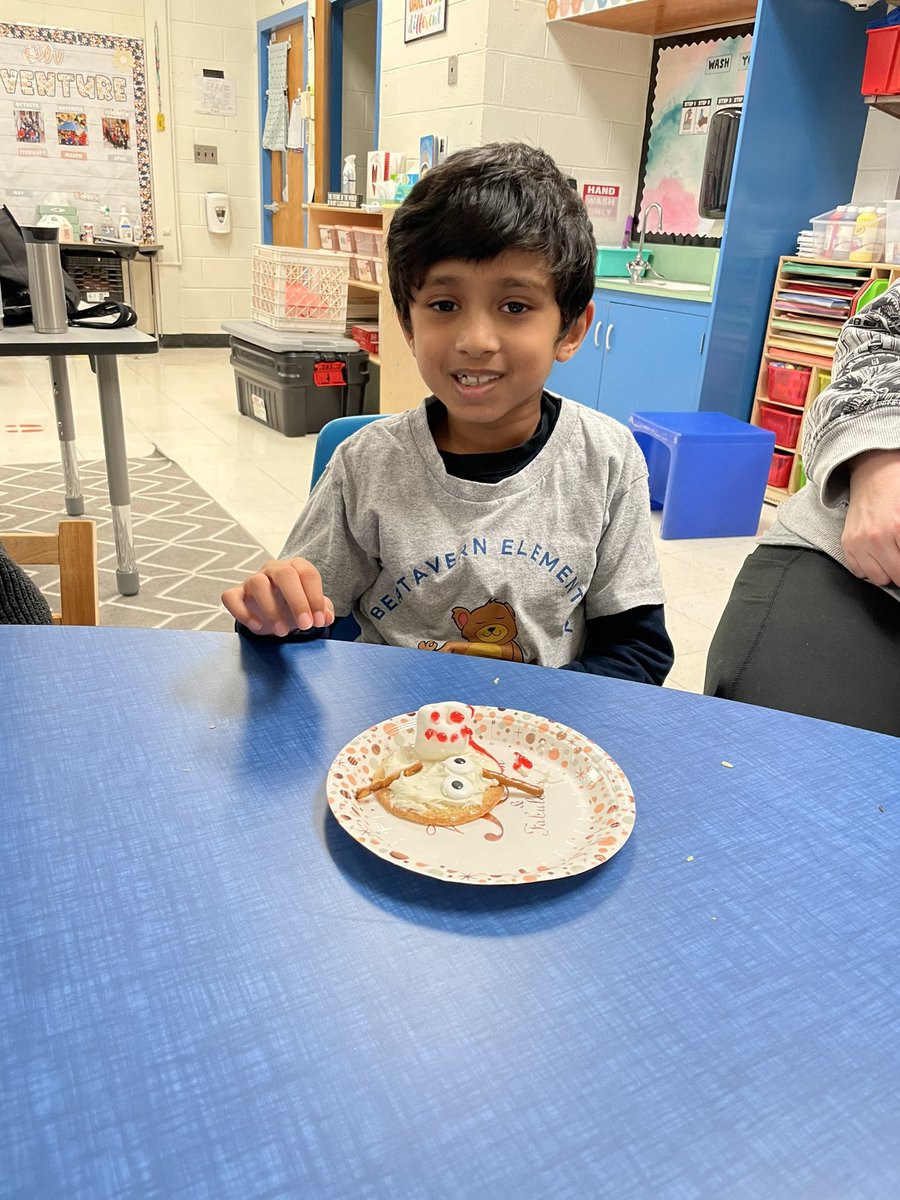 MissNaldzin's tweet photo. Fun Friday Recipe! Melted snowman cookies were a hit! #beartavernpride #visualrecipes https://t.co/Yfy7In8F1L