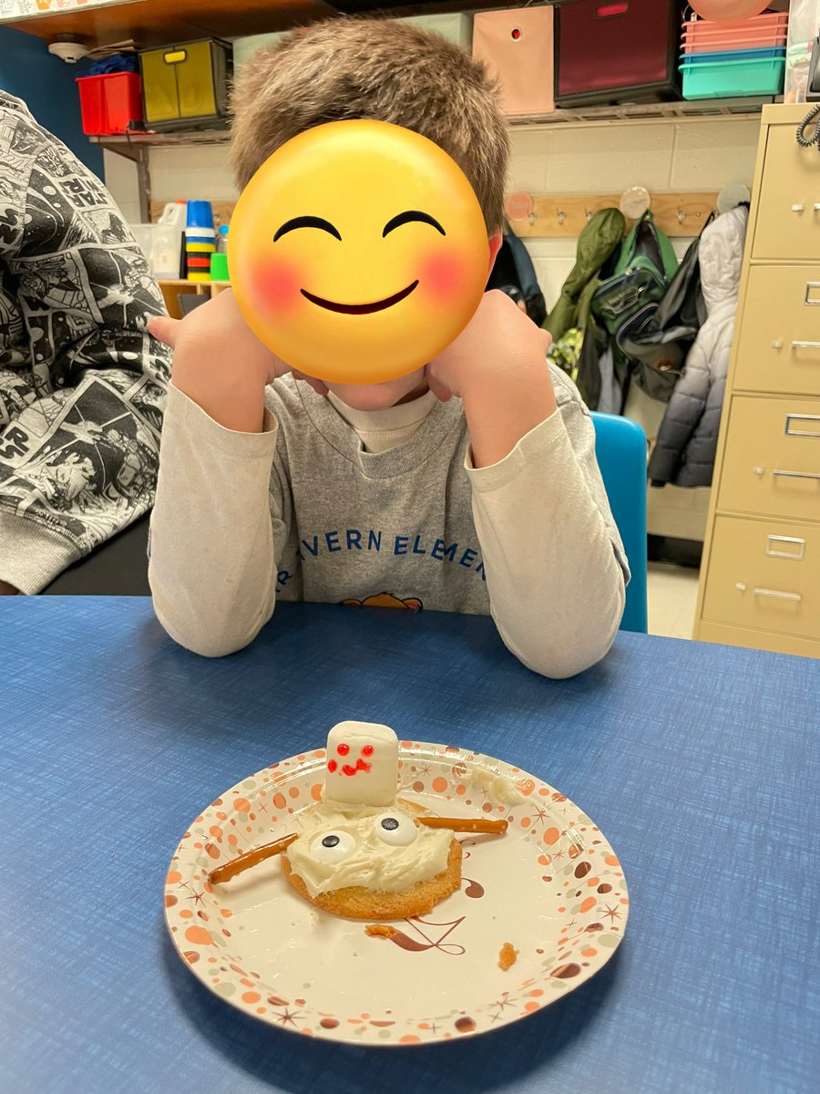 MissNaldzin's tweet photo. Fun Friday Recipe! Melted snowman cookies were a hit! #beartavernpride #visualrecipes https://t.co/Yfy7In8F1L