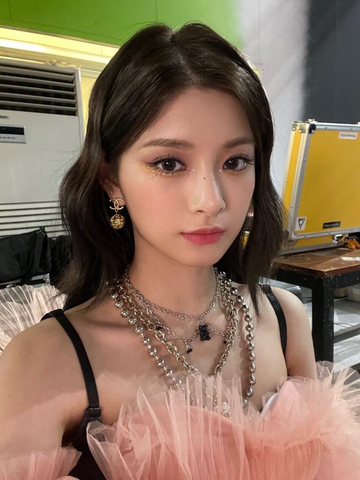 ccdesempleadxs's tweet photo. VISUAL
       YIREN           VS          KARINA https://t.co/E5bH10u39k
