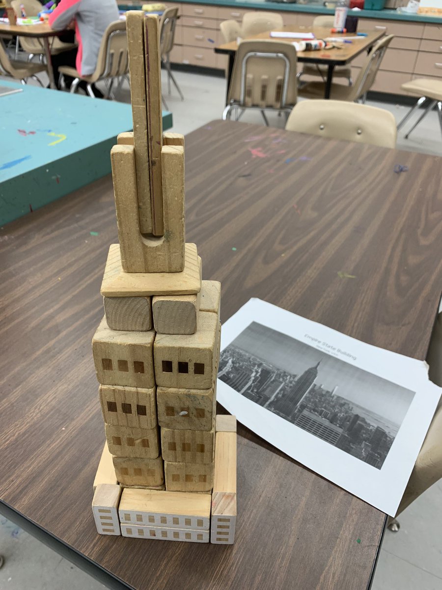 mrs_interdonato's tweet photo. So many different types of art happening the the @HorizonElem89 art studio today! https://t.co/AKbAsBiZIv