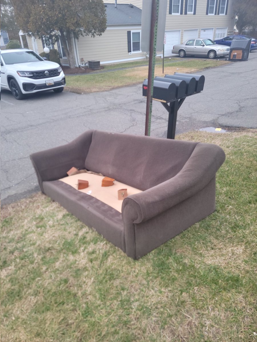 tifftif's tweet photo. Is this how the new curbside bulky trash pick up program is supposed to work? You put out your bulky item on trash day with your trash and it remains there long after trash pick up? The TV back there has been out there for 2 weeks. 

@PGCSprout @CEXAlsobrooks @CMWalaBlegayD6 https://t.co/T52JHlyBDO