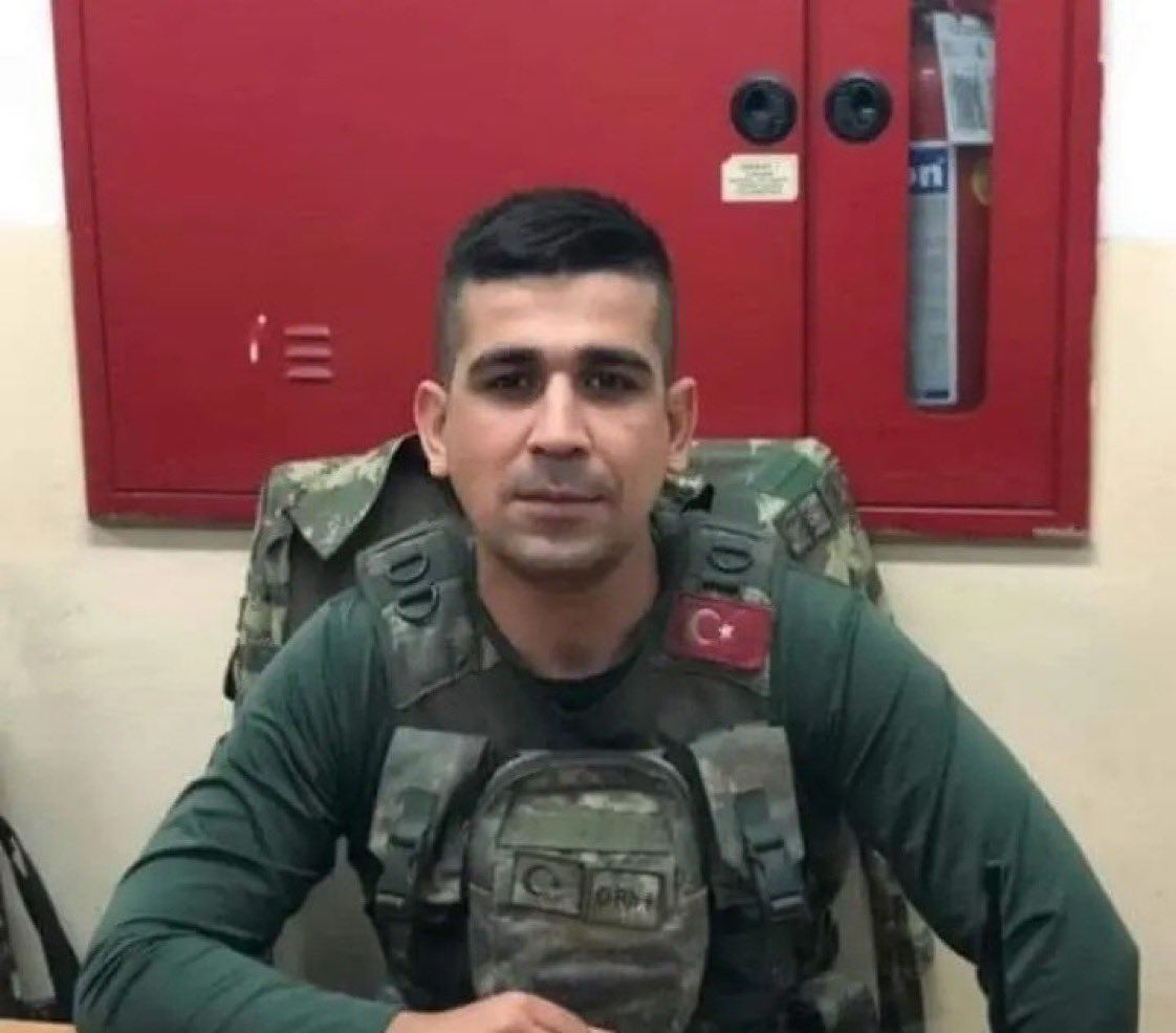El Bab batısındaki üssümüze yapılan ÇNRA atışında bir silah arkadaşımız şehit düştü.

🇹🇷Tank Uzm Çvş Selçuk Kurt

Ruhun şad olsun aziz Mehmetçik.