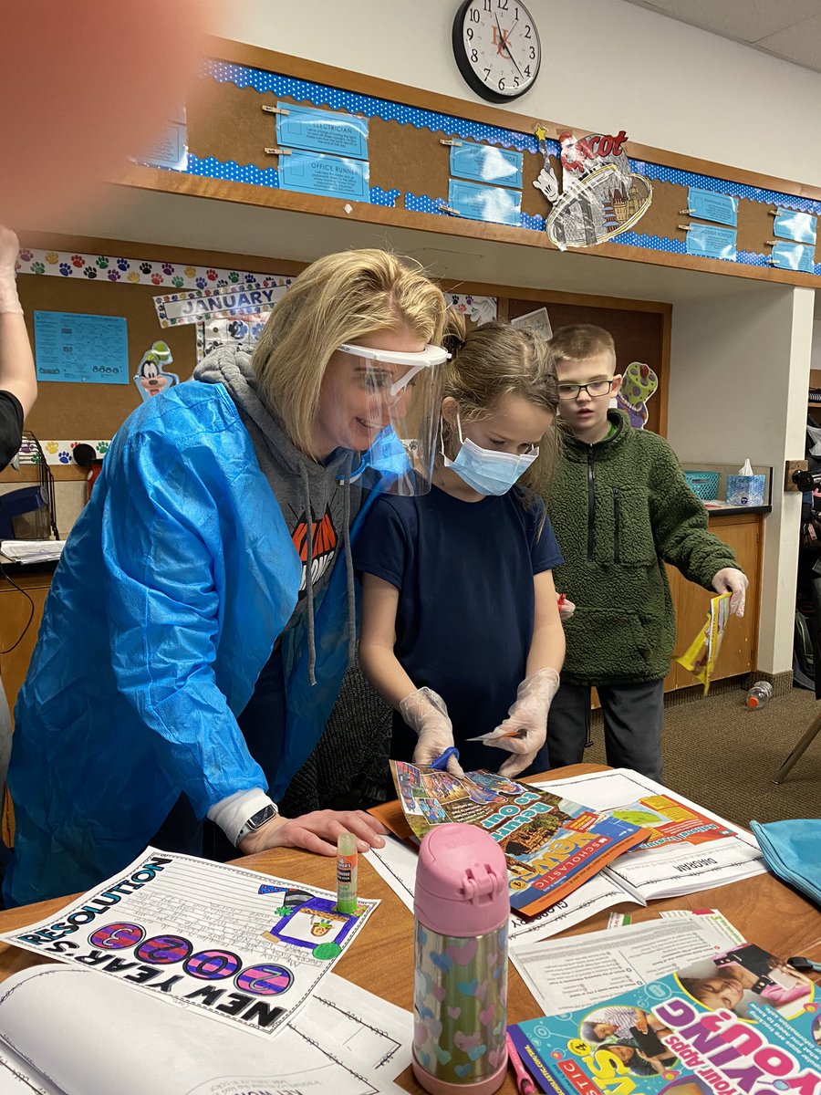 mrsdyjack1122's tweet photo. We transformed the classroom into an operating room to perform text feature surgery! https://t.co/D6f92cDQBg