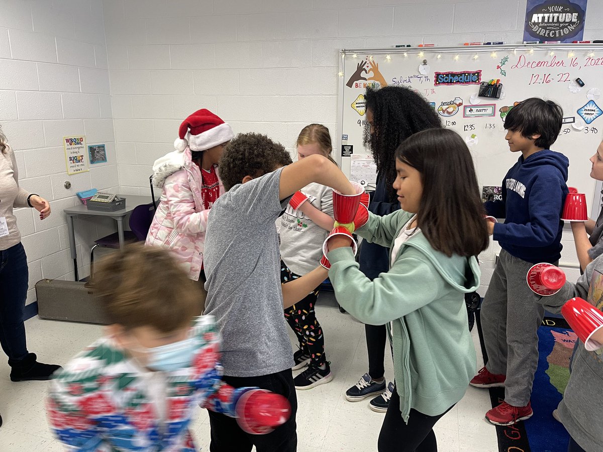 MsYoungStrat's tweet photo. Belated post, but here are pics from our wonderful Winter Celebration! ❄️🥳🎁@StratfordLndgES https://t.co/AhAS9RYvub