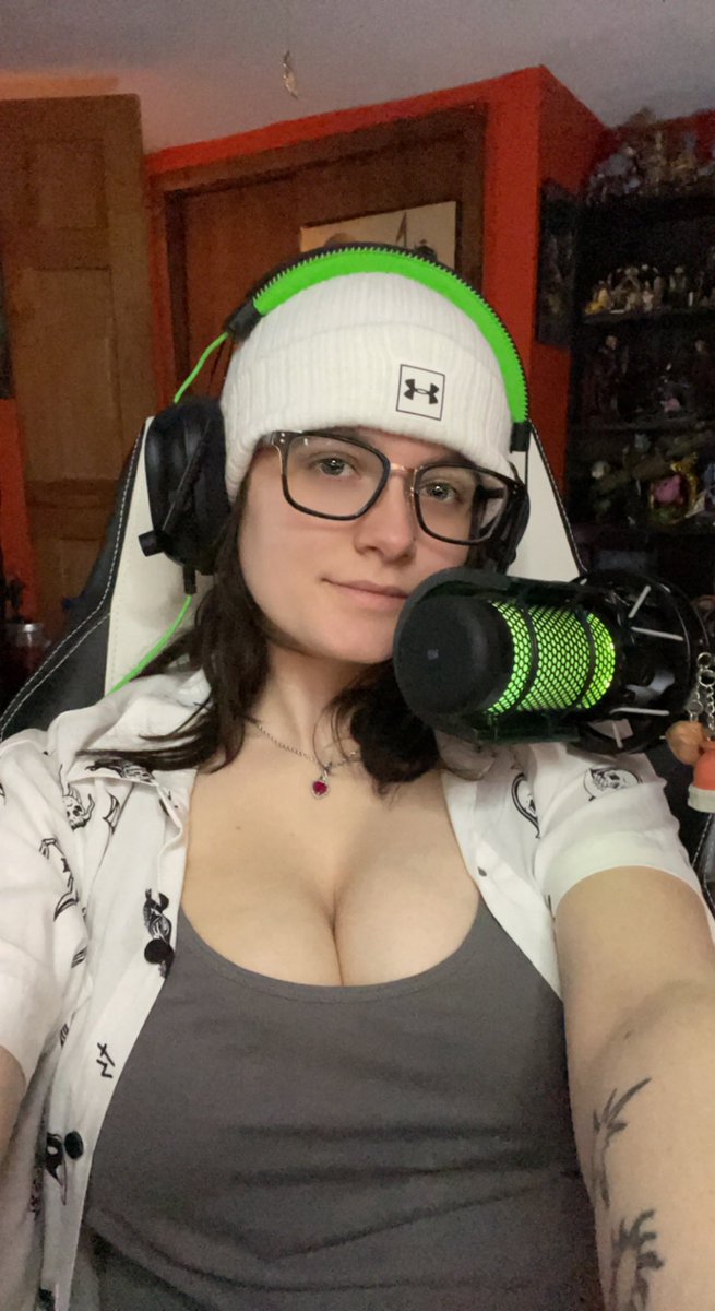 boo_bagel98's tweet photo. Live on Twitch right now with some SoT!! ⚓️ Come say hi 😌

https://t.co/e9Bb06NF4X 

#Streamer #smallstreamer #twitch #twitchstreamer #twitchaffiliate #SeaOfThieves https://t.co/E1qHy45Flt