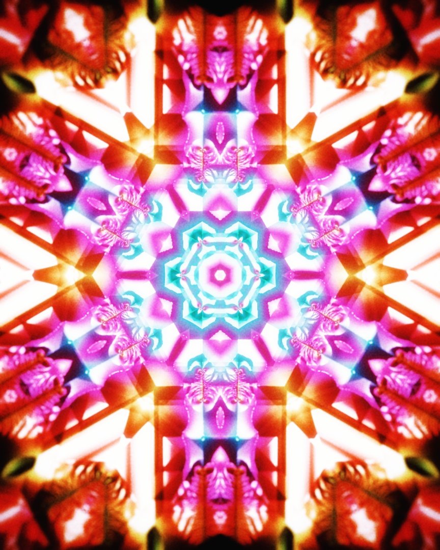 grainie_'s tweet photo. おはようございます。
#fractal #フラクタル #Mandelbox #Kaleidoscope #KaleidoSaturday https://t.co/ShLhcR3yyh