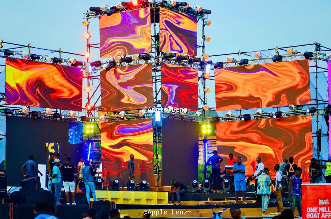 Professor000099's tweet image. What a stage! In deed Uganda Esinga Bulaya!
#spicedianaconcert 
#VIBE
#MissUniverse 
#sheilagashumba 
#prettynicole 
#kabakamwanga