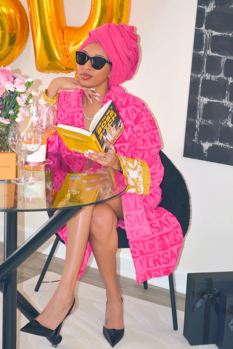 Vari_Royale's tweet photo. Black girl luxury 💖 https://t.co/hMGuoBVEFg