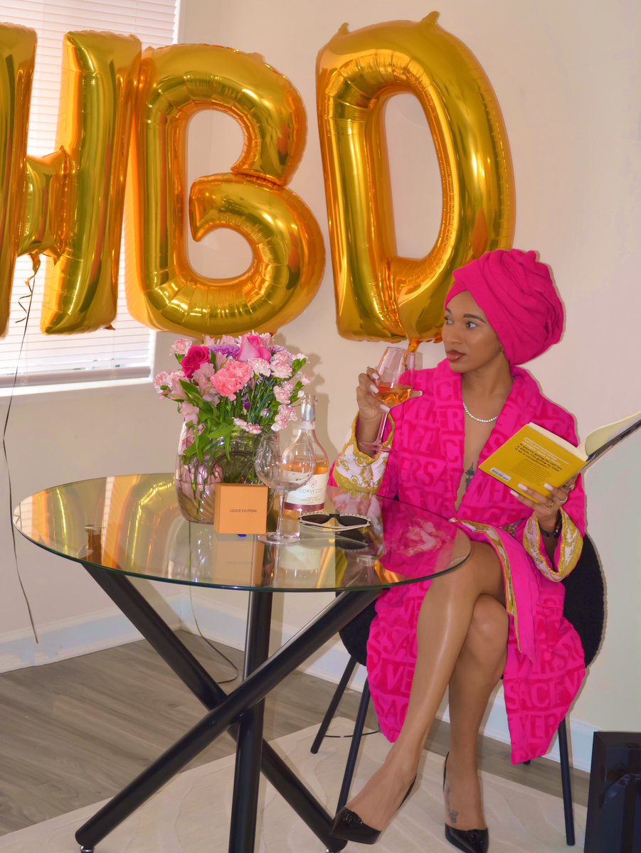Vari_Royale's tweet photo. Black girl luxury 💖 https://t.co/hMGuoBVEFg