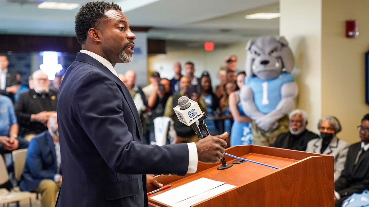CitadelFootball's tweet photo. 📸 from @KoachDrayton press conference!

#FireThoseCannons https://t.co/0AV1DljEKR
