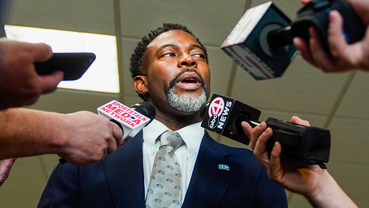 📸 from <a href="/KoachDrayton/">Maurice Drayton</a> press conference!

#FireThoseCannons