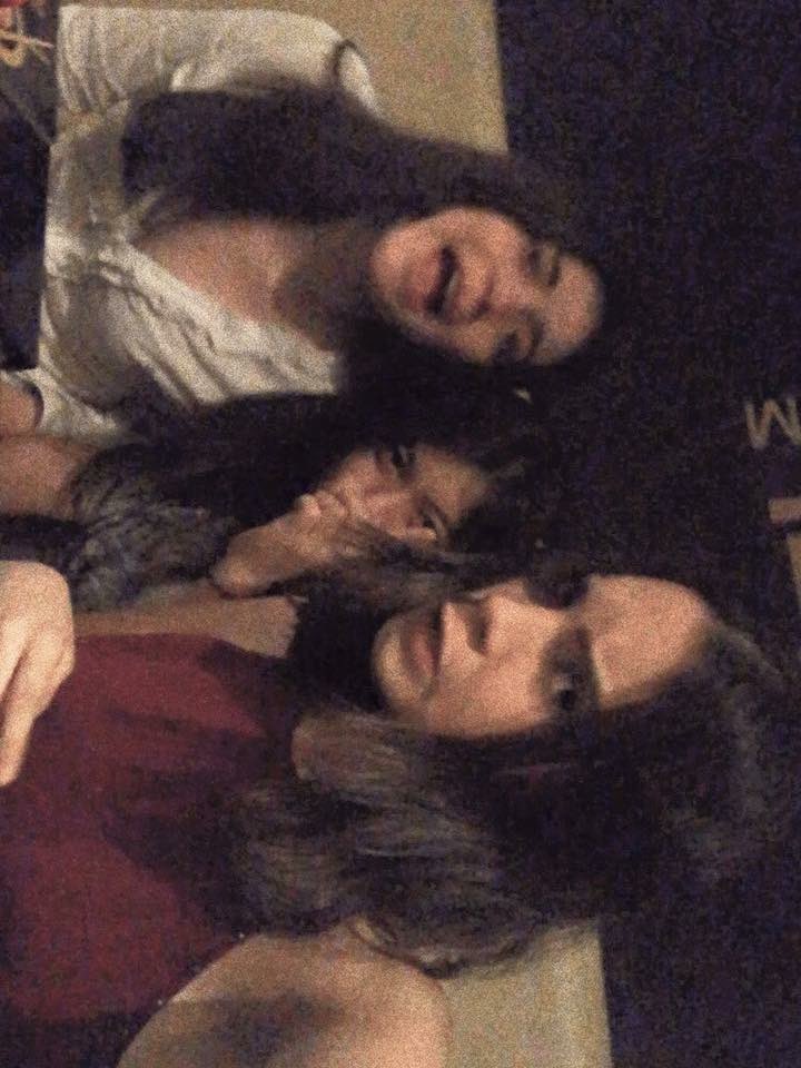 anarfloresc's tweet photo. Viendo mis fotos🥺@micheladaa____ @msugraness 

Ahora // 6 años antes 
*mismo nivel de retraso https://t.co/yf0yeLTXEk