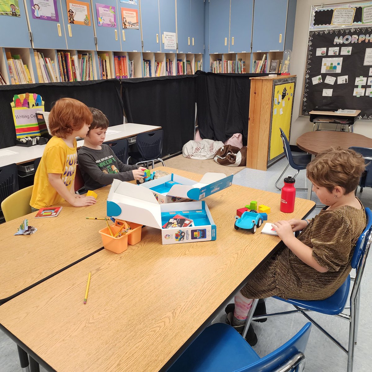 RosasLearners's tweet photo. Solving challenges with games like Lazer Maze, Jump in, and Smartcar! #montimagic #lmemagic https://t.co/CcVzeuyJAM