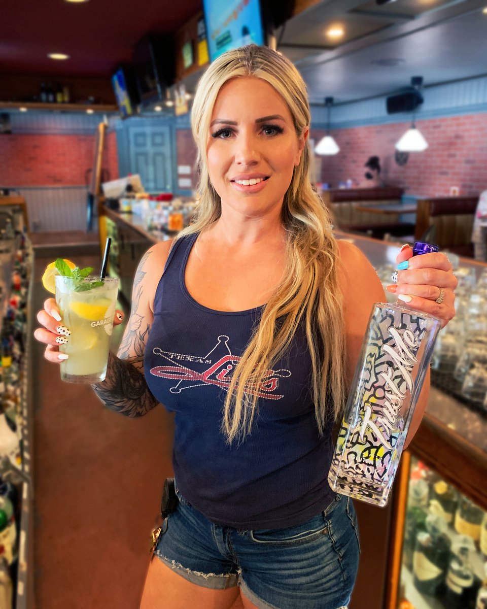 Y'all know what time it is? It's Friday🎤👯‍♂️Lil's and Crew finds something to CELEBRATE DAILY🥂How about you? What can you celebrate or be grateful for this 2nd week of 2023🙌 Join Lil's will celebrate with you⭐
📖𝘖𝘗𝘌𝘕 𝘋aily 11 am