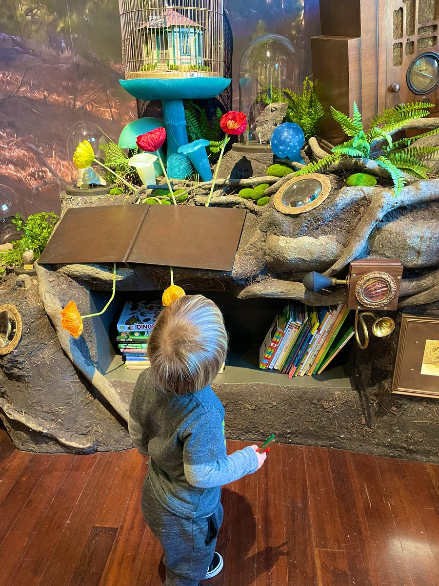 msbteach1's tweet photo. The @PGMuseum has a new exhibit! #sensory #wonder #magic https://t.co/3KBoTIGi82