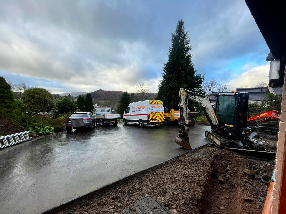 MarkHarvey2112's tweet photo. Wet wet wet week🤦🏽‍♂️ Lads have done a fantastic job keeping going at what they can. Glad we got our new wet weather gear before Christmas that’s for sure🥲☔️☔️ that one way ticket to NZ I keep threatening is seeming rather appealing again🤣🤦🏽‍♂️ #WorkingWithFamily #FuckingNightmare 😂 https://t.co/8Dy2UByNnZ