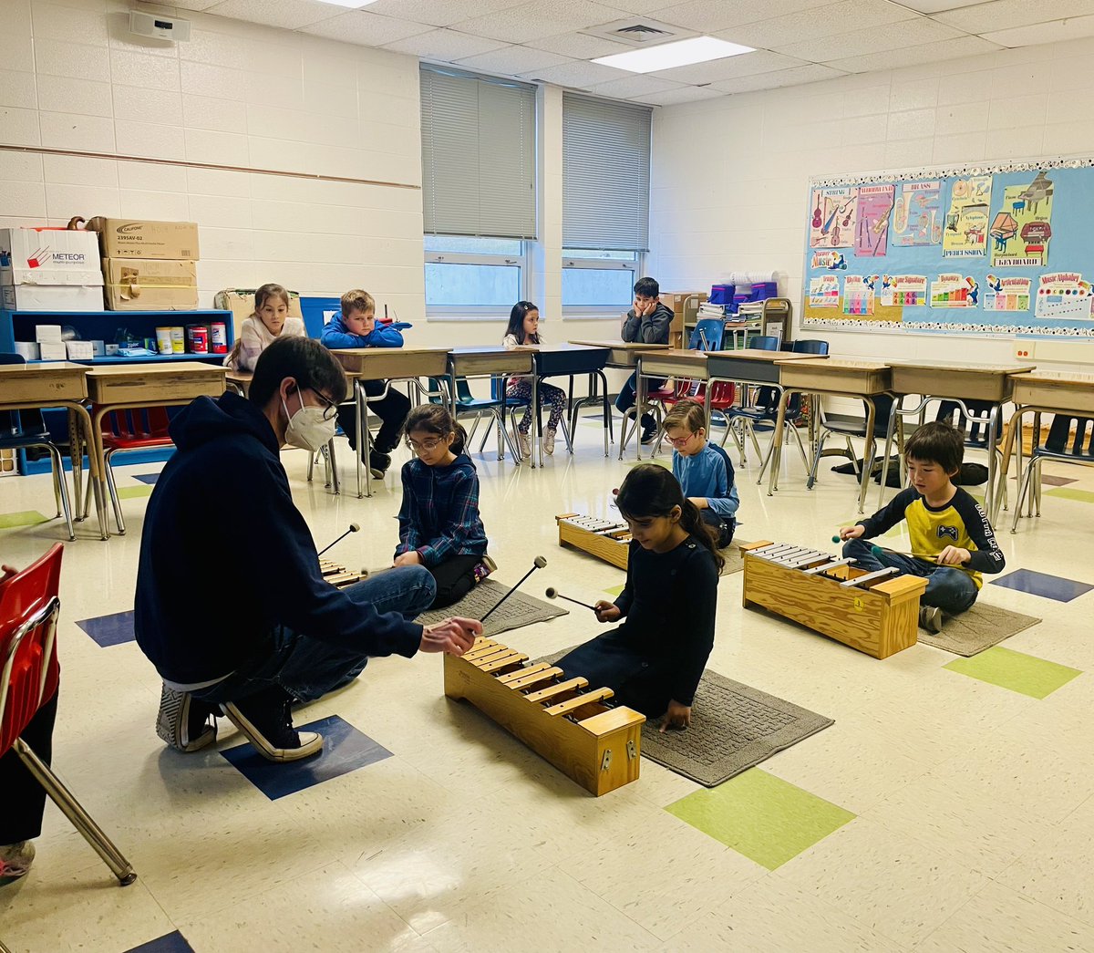 2nd graders got their hands on some instruments with @HochMusic today! 🎶 😃 #oakridgemustangs