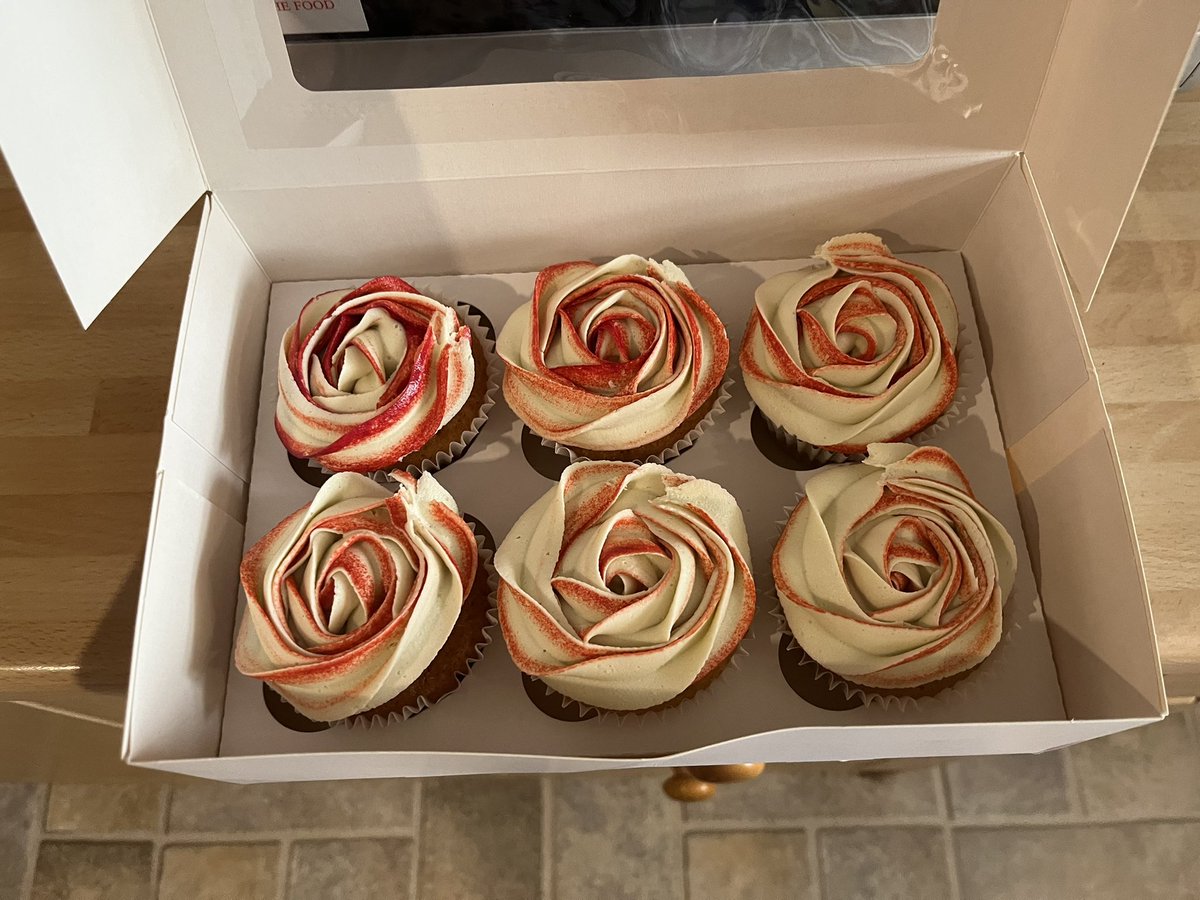 Mrs_W55's tweet photo. @PaulHollywood  my homemade white chocolate and raspberry cupcakes ❤️ https://t.co/lBPraSQSTV