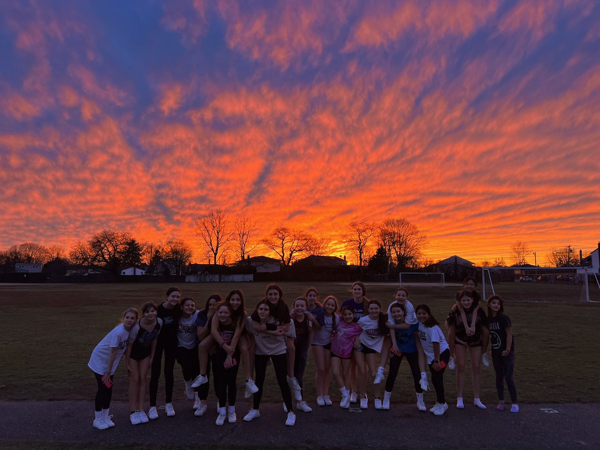 Last practice sunset! 
Thank you to <a href="/KLSBethpage/">Kramer Lane Elementary</a> for the best practice spot! We can’t believe the season is over tomorrow. 😢❤️ <a href="/ms_gparaskakis/">Ms. P</a>