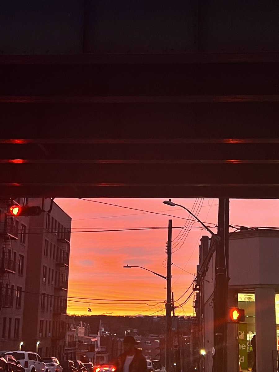 YoungPrince_'s tweet photo. Me 🤝🏿 taking pics of the sky https://t.co/WymWZ7UsZe