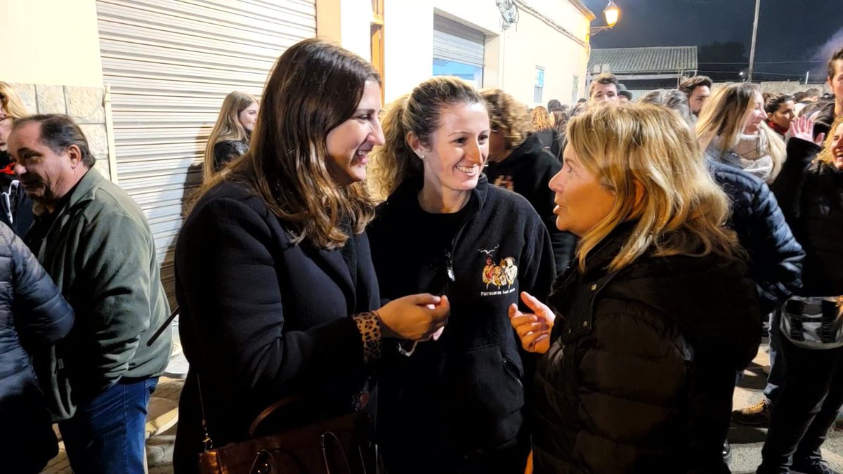 MNuriaRiera's tweet image. #Manacor està de festa! Avui amb de sa torrada i s’assaig dels #goigs de #SantAntoni a la plaça de sa #Concòrdia Enhorabona al Patronat! 👹🔥 @ManacorPp @MariaAn06140915 @PRossello2011 @Tia_Sagreras @xiscaporquer @ppllorenci