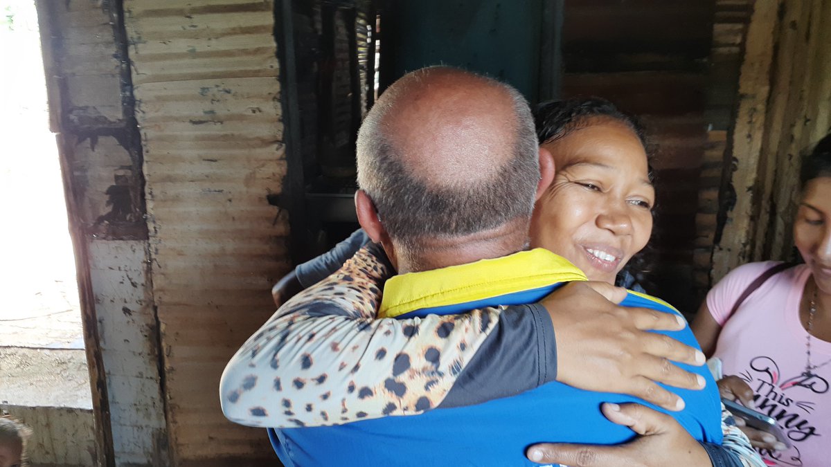 saulyanezyare's tweet photo. El Gobierno Revolucionario liderado por el presidente obrero  se despliega en la comunidad  Las Delicias y Lechozal  atendiendo caso a caso @HectoRodriguez @dcabellor  #gobiernobolivariano #gobiernodecalle https://t.co/G77tYL6gYK